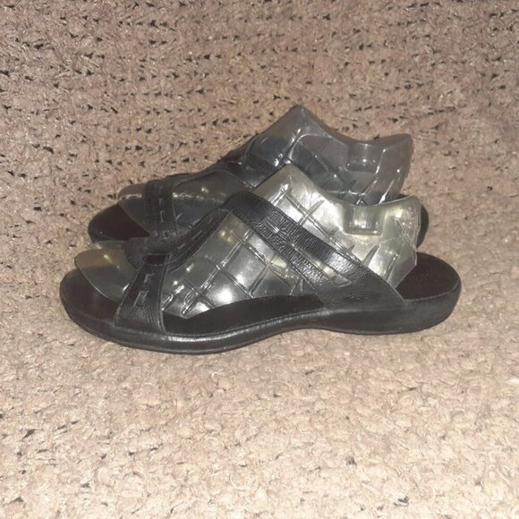 KEEN-Black Leather Sandals-Cut-Out-5488-Mini Wedge-Sz 10-Excellent - Picture 2 of 7